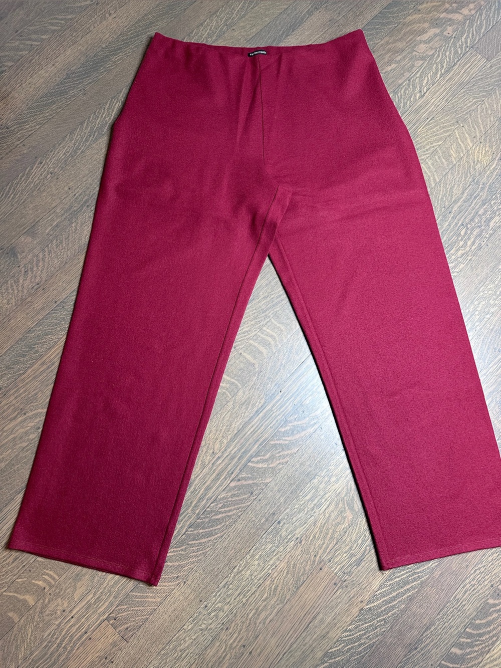 Eileen Fisher Cropped Pull-On Pants in Burgundy